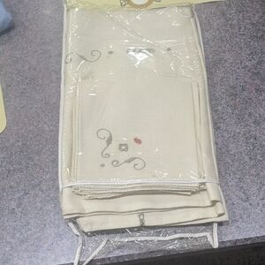 Embroidered Cream Tablecloth Set